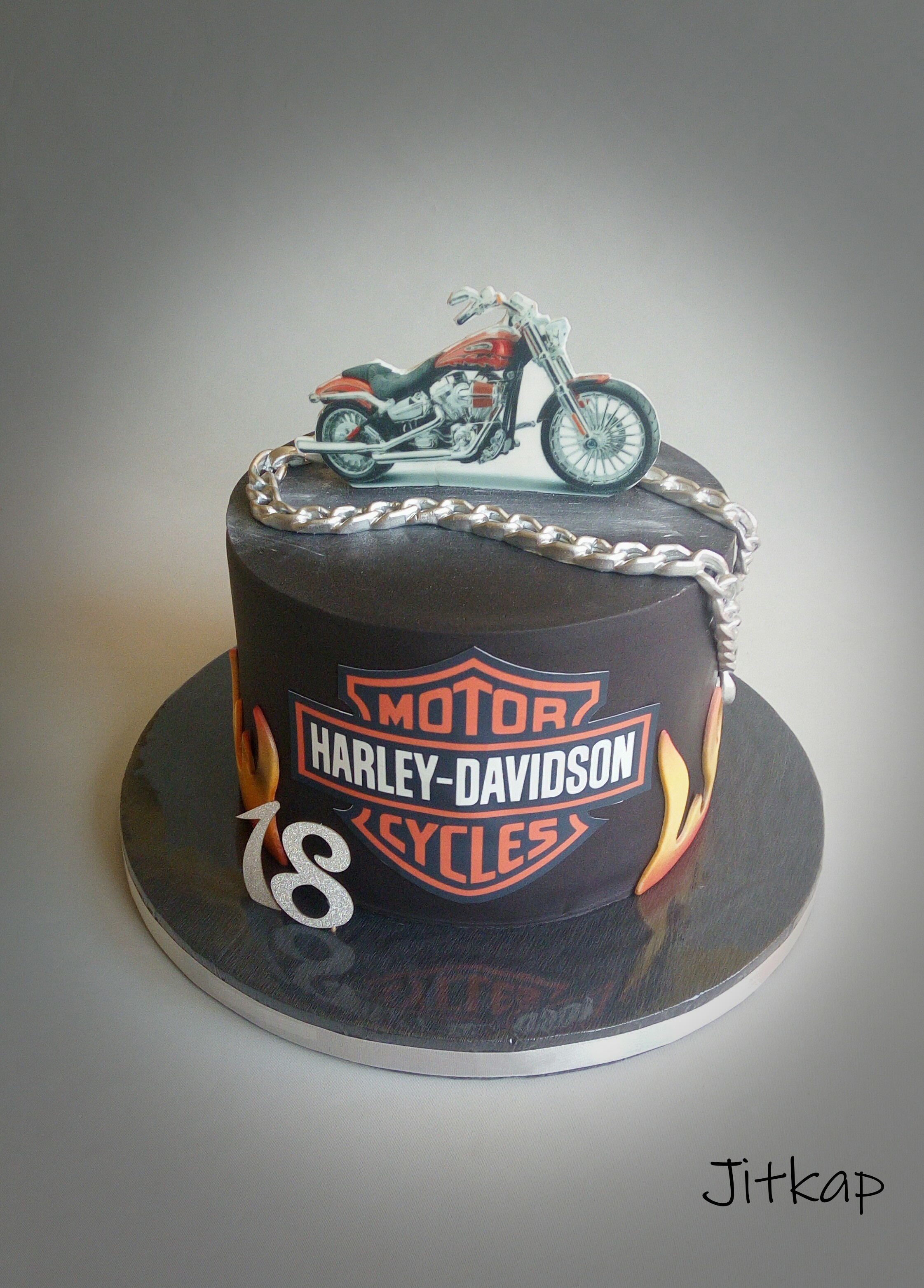 1351. Harley Davidson 